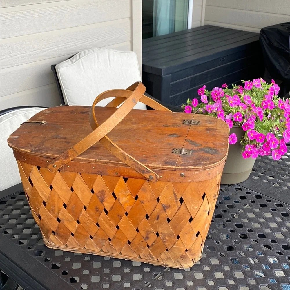 Vintage Woven Picnic Basket - Brown!